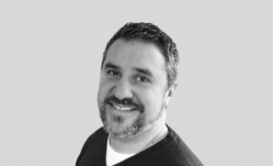 Headshot of Scott Simmons